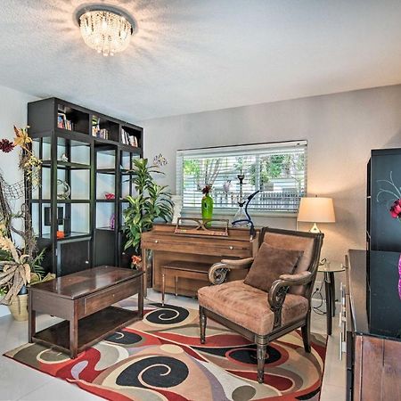 Shady And Eclectic Fort Lauderdale Dwelling With Yard! Exterior photo